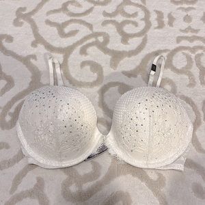 Victoria’s Secret bra 32D